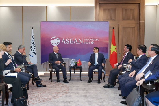 Chủ tịch WEF: Việt Nam là điểm sáng của tăng trưởng kinh tế