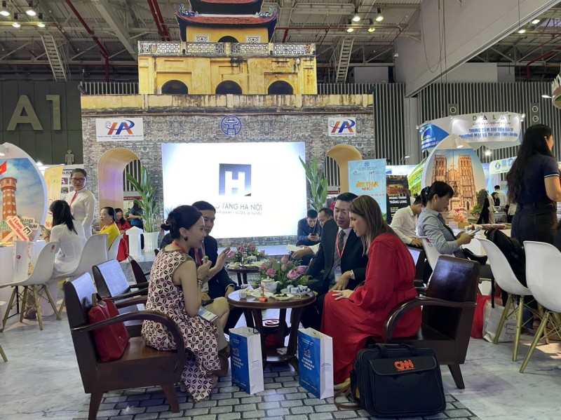 Gian hàng "Hà Nội - Đến để yêu" hút khách tại Hội chợ Du lịch quốc tế TP. Hồ Chí Minh 2023