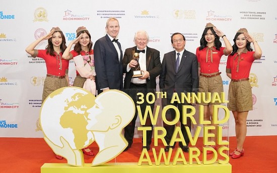 vietjet nhan giai thuong toan cau world travel awards ve dich vu khach hang