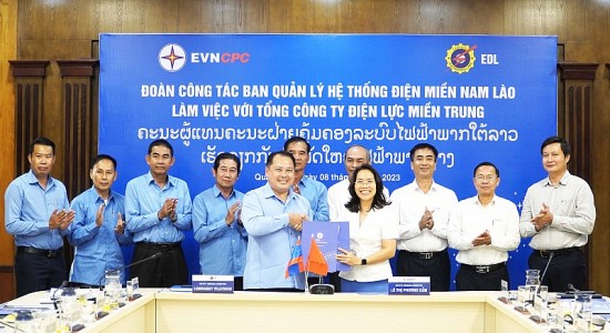 Tổng công ty Điện lực miền Trung làm việc với Ban quản lý hệ thống điện miền Nam Lào