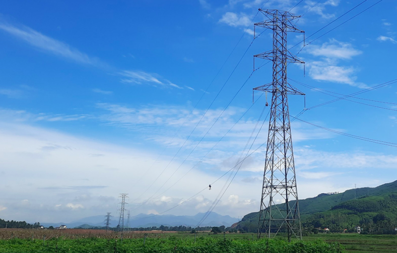 Đóng điện Công trình treo dây mạch 2 đường dây 220kV Dốc Sỏi – Quảng Ngãi