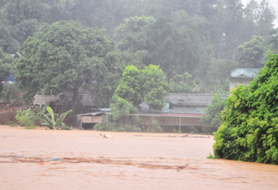Thủ tướng yêu cầu khắc phục hậu quả lũ quét tại Lào Cai và ứng phó mưa lũ