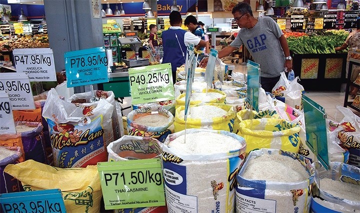 Philippines xem xét giảm thuế nhập khẩu gạo để giảm giá