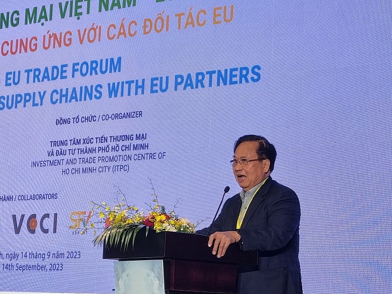 Xuất khẩu dệt may vào EU giảm sâu, Chủ tịch Hiệp hội Dệt may Việt Nam khuyến cáo gì?
