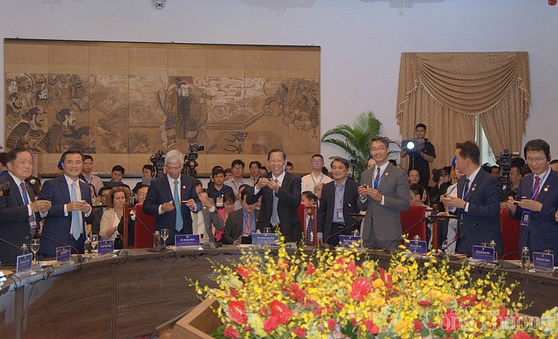 Lãnh đạo TP. Hồ Chí Minh gặp gỡ, kết nối 100 CEO tại Diễn đàn Kinh tế thành phố lần thứ 4
