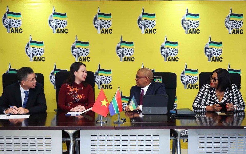 Phó Chủ tịch nước Võ Thị Ánh Xuân gặp Tổng Thư ký Đảng Đại hội dân tộc Phi (ANC) Fikile Mbalula. (Nguồn: TTXVN)