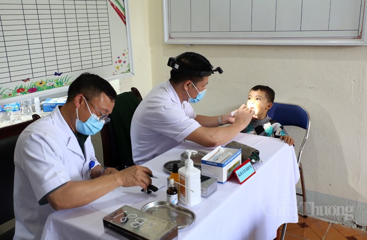 Lai Châu: Học sinh Trường Mồ Sì San được thăm khám, phát thuốc miễn phí dịp Tết Trung thu