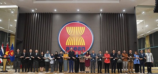 Nhóm đặc trách cấp cao về hội nhập kinh tế ASEAN và cộng đồng doanh nghiệp thảo luận về Tầm nhìn 2045