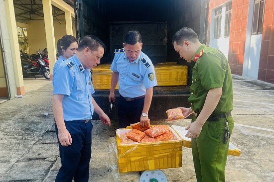 Bản tin Chống buôn lậu 20/9: Xử lý thực phẩm nhập lậu và tiêu hủy đồ chơi trẻ em không rõ nguồn gốc