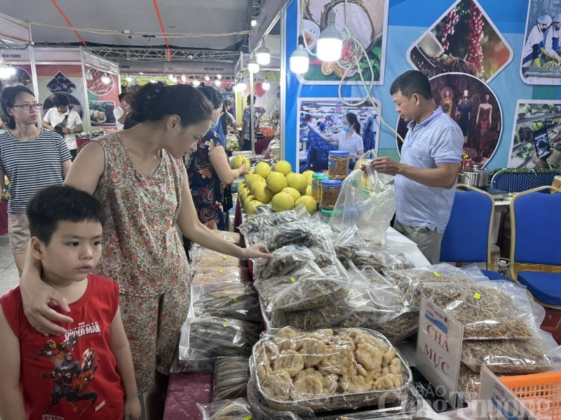 Khai mạc Hội chợ hàng Việt Nam được người tiêu dùng yêu thích 2023