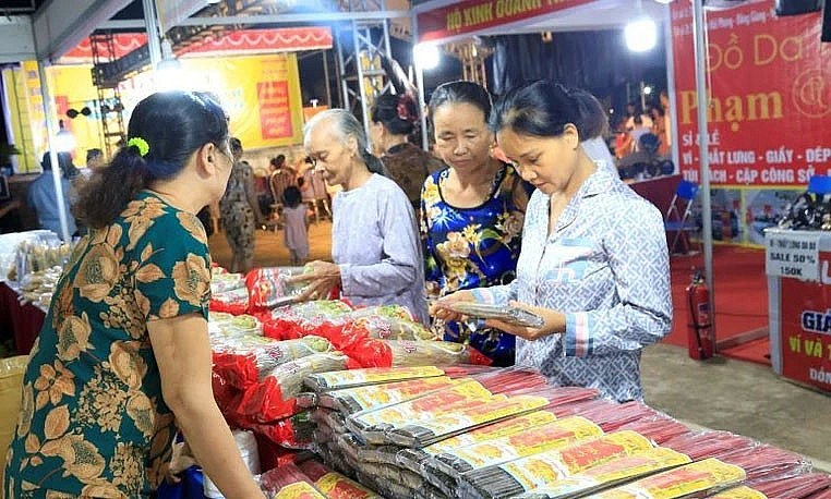 Gần 30 gian hàng giới thiệu sản phẩm của 18 doanh nghiệp tỉnh Thái Bình