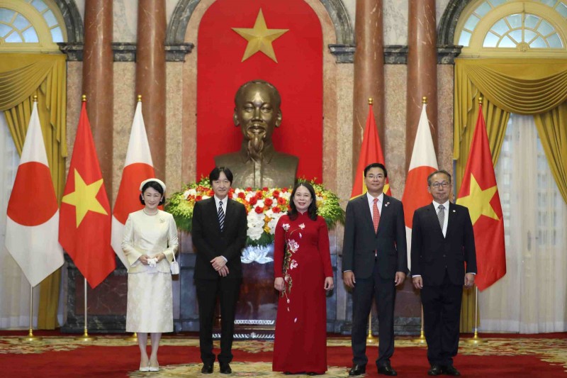 Phó Chủ tịch nước Võ Thị Ánh Xuân chụp ảnh chung với Hoàng Thái tử Nhật Bản Akishino, Công nương Kiko và đại biểu