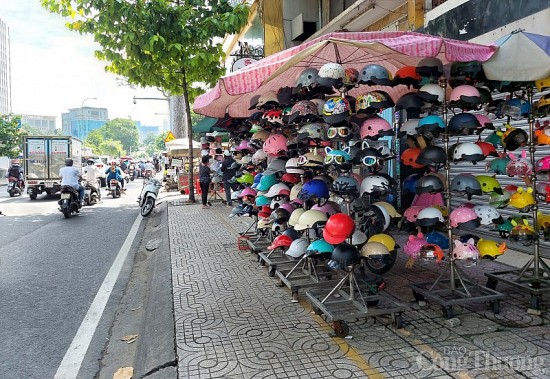 TP. Hồ Chí Minh quản lý việc cấp phép, thu phí sử dụng tạm thời lòng đường như thế nào?