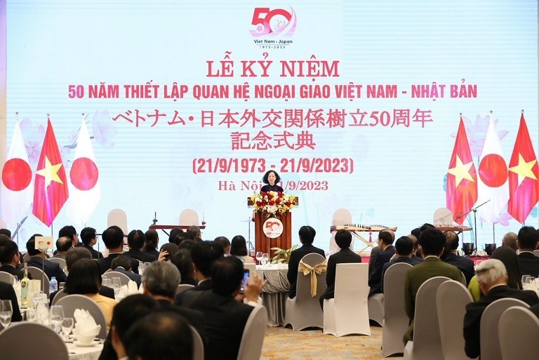 Liên hiệp các tổ chức hữu nghị Việt Nam, Hội hữu nghị Việt Nam-Nhật Bản phối hợp với Đại sứ quán Nhật Bản tại Việt Nam tổ chức Lễ kỷ niệm 50 năm ngày thiết lập quan hệ ngoại giao Việt Nam-Nhật Bản.