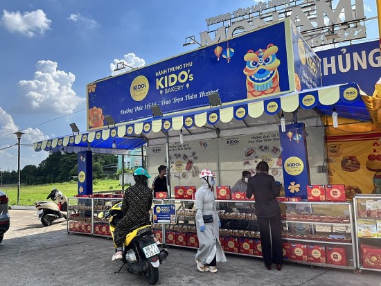 TP. Hồ Chí Minh: Thị trường ảm đạm nhưng một số thương hiệu bánh trung thu vẫn đắt khách