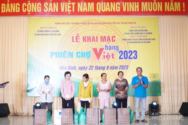 Đà Nẵng: Khai mạc phiên chợ hàng Việt năm 2023