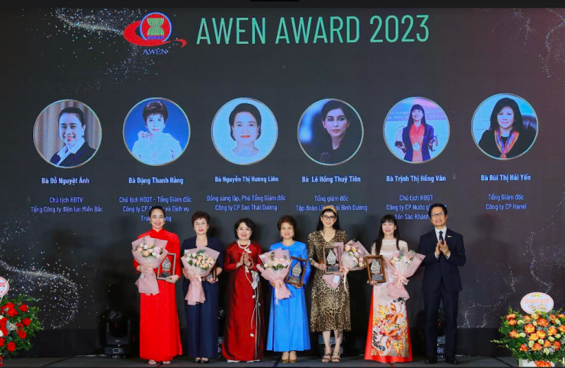 Tối 22/9/2023, tại Hà Nội đã diễn ra Lễ công bố Giải thưởng ASEAN 2023 và trao tặng danh hiệu Nữ Doanh nhân ASEAN tiêu biểu năm 2023 của Mạng lưới Doanh nhân nữ ASEAN (AWEN). Bà Đỗ Nguyệt Ánh – Chủ tịch HĐTV Tổng công ty Điện lực miền Bắc (EVNNPC) vinh dự là 1 trong 6 nữ doanh nhân của Việt Nam được vinh danh lần này. 