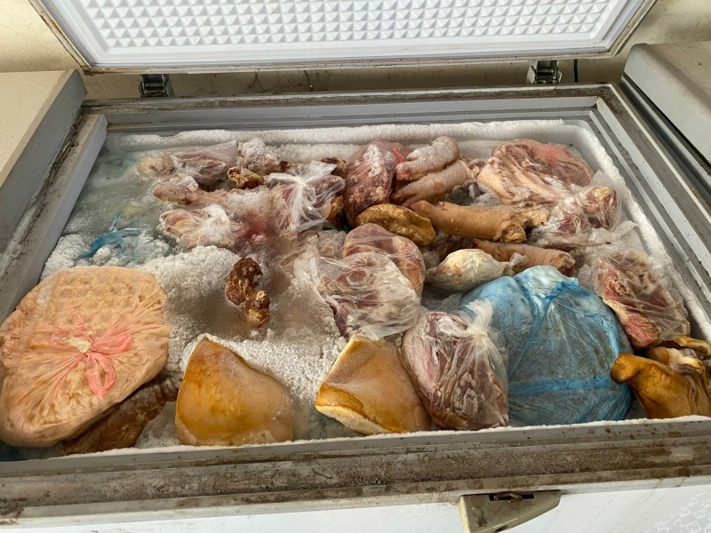 Thái Nguyên: Tiểu thương chợ Đồng Quang gom lợn chết bốc mùi về bán cho người tiêu dùng