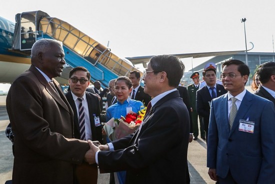 Chủ tịch Quốc hội Cuba đến Hà Nội, bắt đầu chuyến thăm Việt Nam