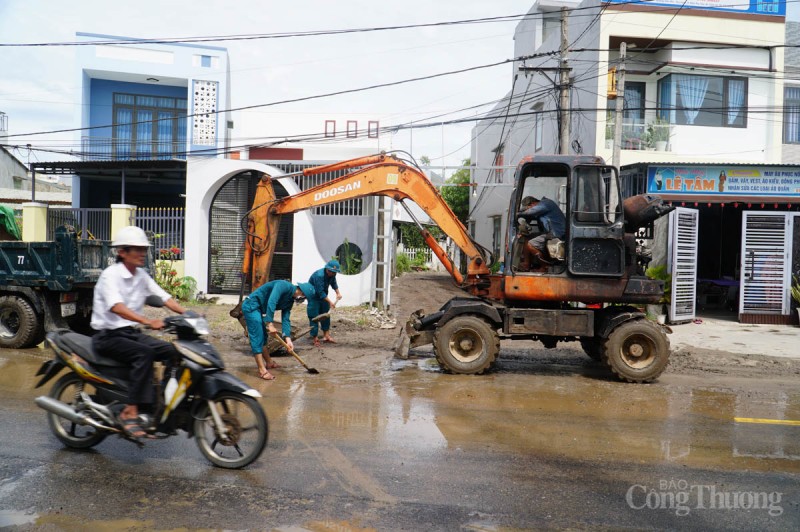 Đà Nẵng: Nơm nớp lo sợ bùn đất cụm công nghiệp Cẩm Lệ tràn vào nhà