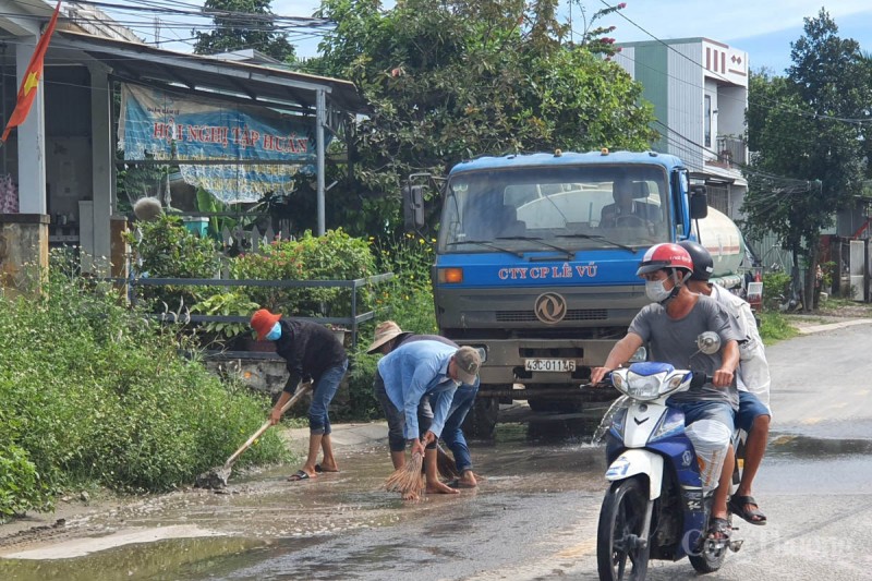 Đà Nẵng: Nơm nớp lo sợ bùn đất cụm công nghiệp Cẩm Lệ tràn vào nhà