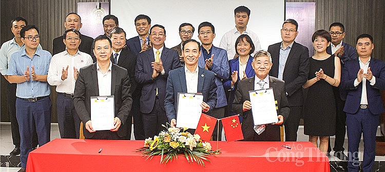 Đẩy mạnh hợp tác giữa doanh nghiêp công nghiệp hỗ trợ Hà Nội và Thượng Hải