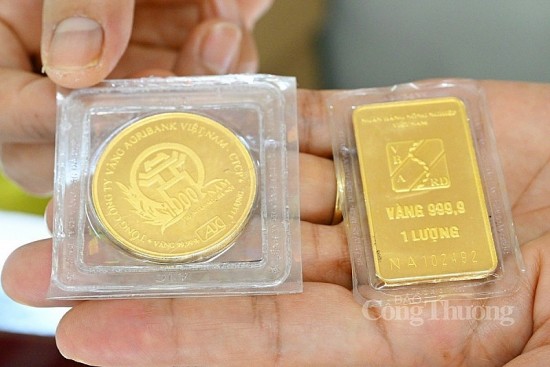 Giá vàng hôm nay 19/1/2024: Vàng trong nước tăng 300.000 đồng/lượng, vàng thế giới quay đầu tăng bật