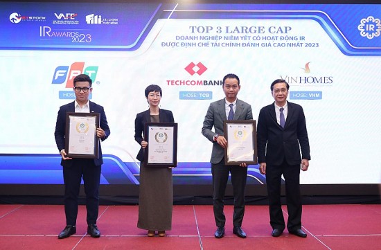 Tôn vinh Top 3 Doanh nghiệp niêm yết có hoạt động quan hệ nhà đầu tư (IR) tốt nhất 2023