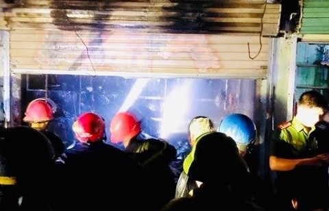 Quảng Bình: Cháy lớn ở chợ Ba Đồn, nhiều gian hàng bị thiêu rụi