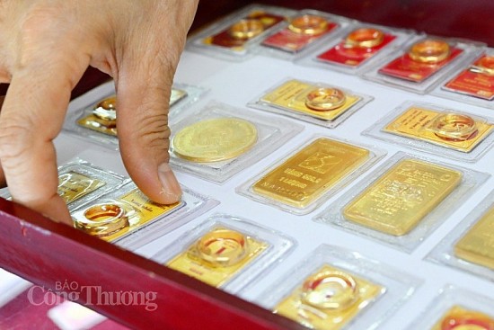 Điểm tin kinh tế - thị trường ngày 7/1/2024: Giá vàng trong nước cao hơn giá vàng thế giới 14,5 triệu đồng