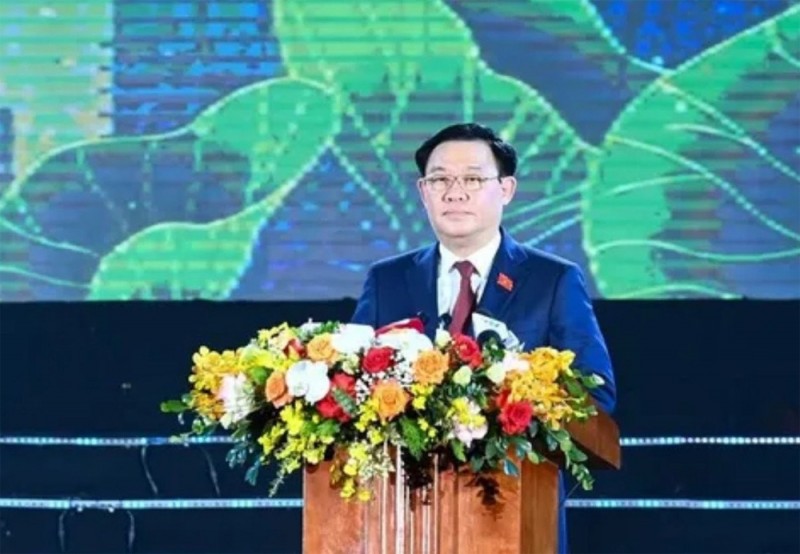 Chủ tịch Quốc hội Vương Đình Huệ dự Lễ kỷ niệm 60 năm thành lập thành phố Vinh