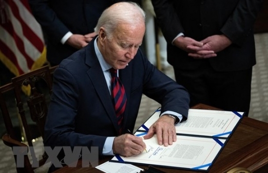 Tổng thống Mỹ Biden ký ban hành đạo luật ngân sách tạm thời