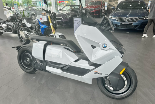 Cận cảnh xe máy điện BMW CE04 vừa về Việt Nam, giá 549 triệu đồng