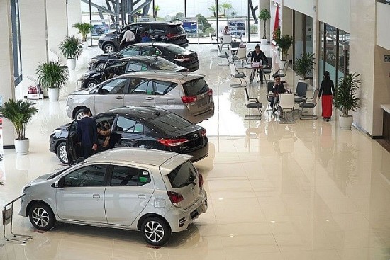 Thị trường ô tô vào Tết sớm: Hàng nhiều, giá giảm, khách thoải mái lựa chọn