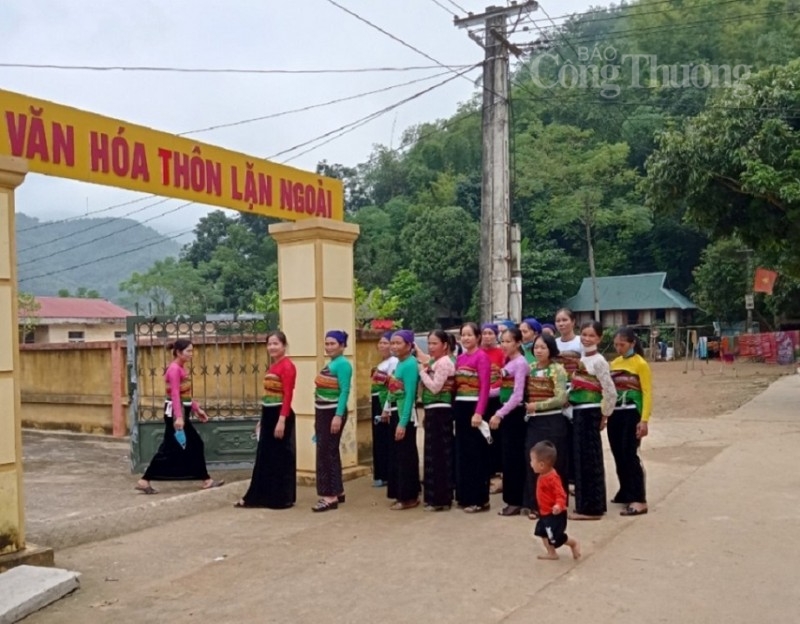 Nghề dệt thổ cẩm giúp đồng bào dân tộc Thái xã Lũng Niêm, tỉnh Thanh Hóa thoát nghèo bền vững