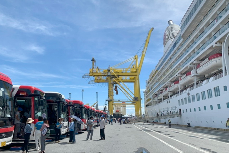 Đà Nẵng: Tàu biển chở gần 1.800 khách quốc tế cập cảng Tiên Sa