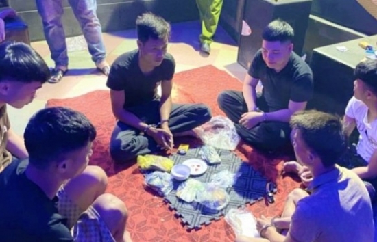 Quảng Ninh: Khởi tố nhóm đối tượng đánh bạc tại quán karaoke
