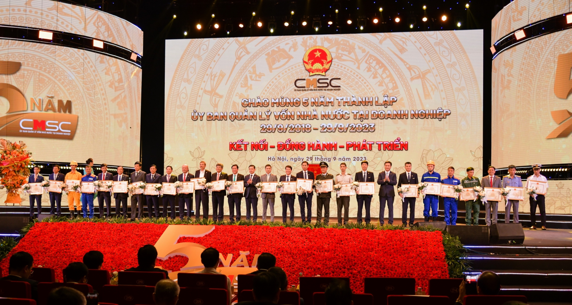 Vinh danh tập thể PV GAS và Tổng giám đốc Phạm Văn Phong