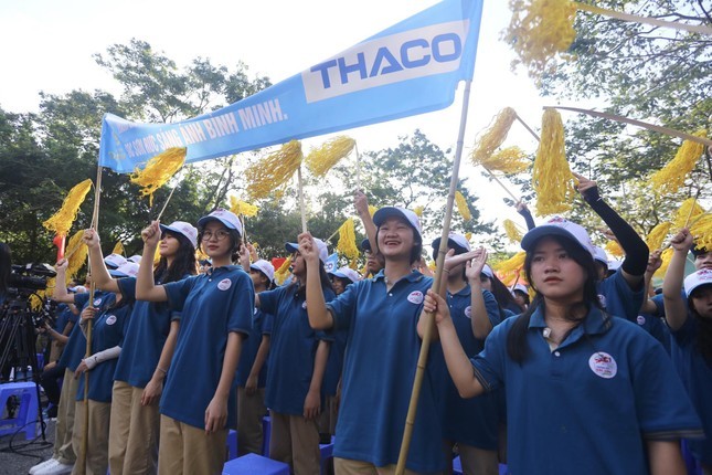 Nóng: Gần 2.000 người cổ vũ Nguyễn Việt Thành tại điểm cầu Sóc Sơn (Hà Nội)