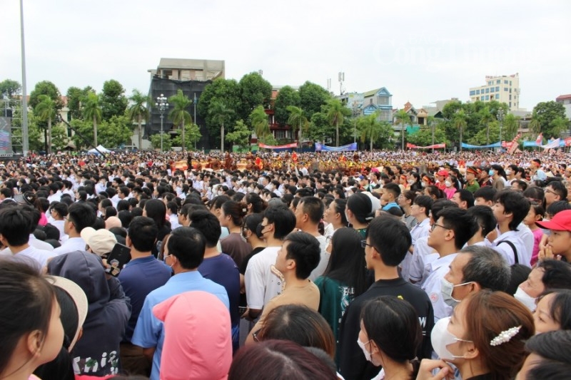 Thanh Hóa: Hàng nghìn người chung vui cùng Quán quân Đường lên đỉnh Olympia 2023 Lê Xuân Mạnh