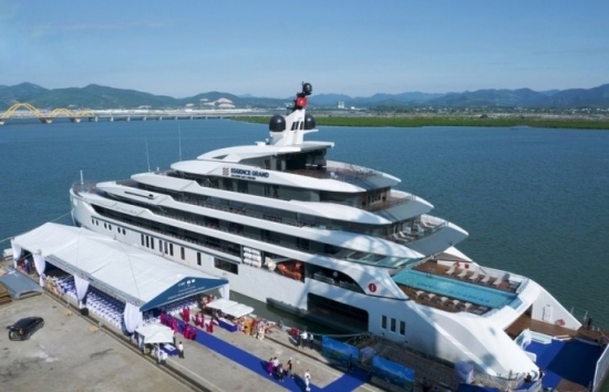 Quảng Ninh: Bàn giao du thuyền siêu sang lớn nhất Vịnh Hạ Long