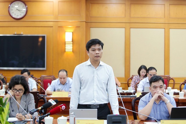 Ông Nguyễn Phú Hùng, Vụ trưởng Vụ KH&CN các ngành kinh tế - kỹ thuật chia sẻ về các giải pháp để không bỏ lỡ cơ hội trong lĩnh vực chip bán dẫn