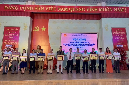 Công ty Cổ phần Thủy điện A Vương đạt danh hiệu Doanh nghiệp tiêu biểu tỉnh Quảng Nam