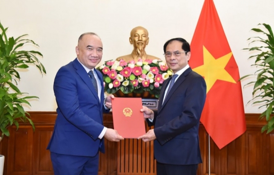 Ông Nguyễn Mạnh Đông làm Phó Chủ nhiệm Ủy ban Nhà nước về người Việt Nam ở nước ngoài