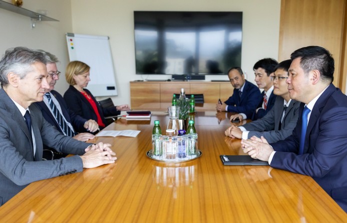 Bộ trưởng Bộ Công Thương Nguyễn Hồng Diên tiếp kiến Thủ tướng Chính phủ Slovenia