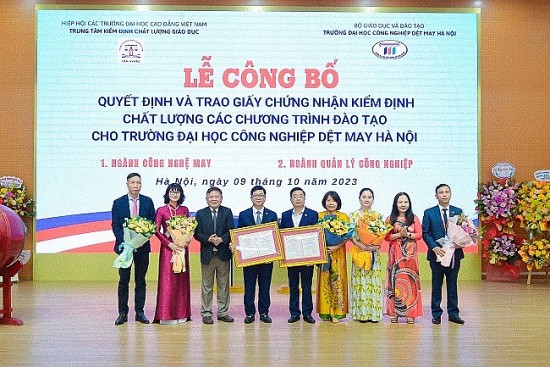 Đại học Công nghiệp Dệt may Hà Nội: Hoàn thành kiểm định chất lượng đào tạo 2 chương trình