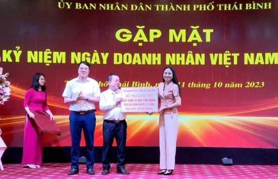 Hội Doanh nghiệp thành phố Thái Bình trao tặng kinh phí 120 triệu đồng xây 3 căn nhà tình nghĩa