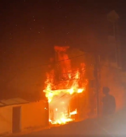 Hà Nội: Cháy trong đêm, căn nhà 4 tầng ở quận Hoàng Mai bị thiêu trụi
