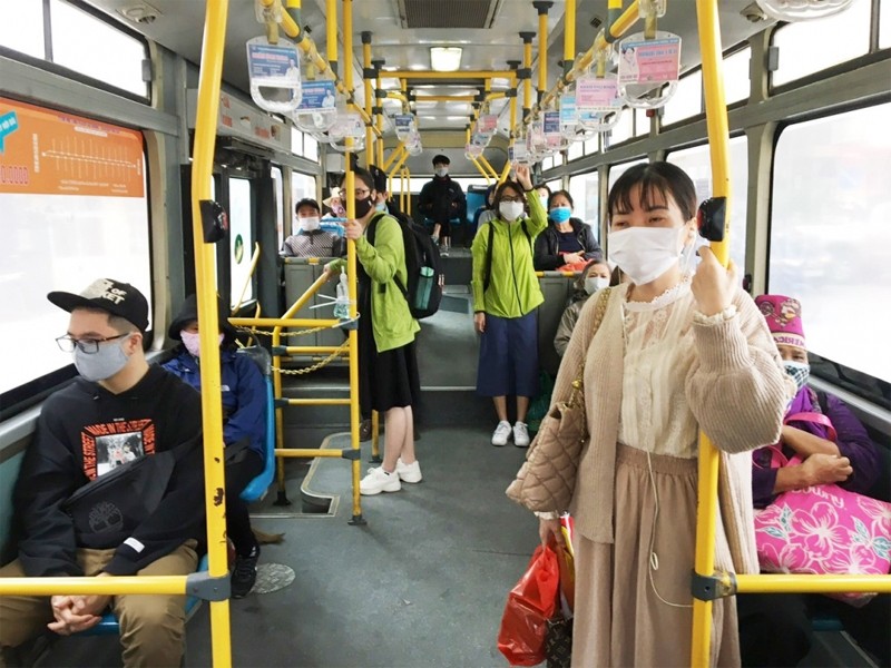 Hà Nội: Lượng khách đi xe buýt có chiều hướng tăng trở lại
