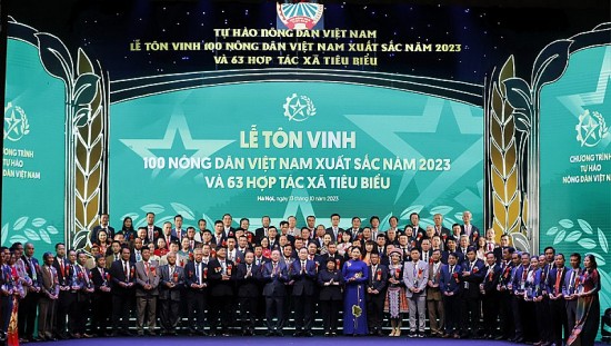 Tôn vinh 100 Nông dân Việt Nam xuất sắc và 63 HTX tiêu biểu toàn quốc năm 2023